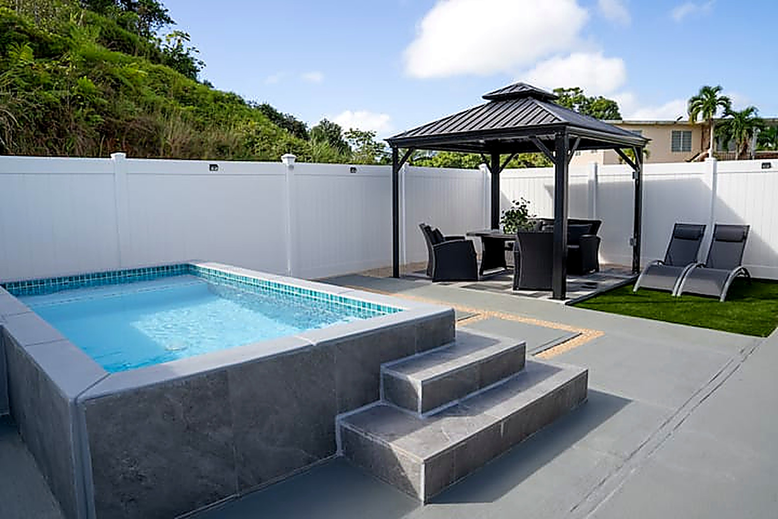 Plunge pool and gazebo at Westside Escape, Añasco